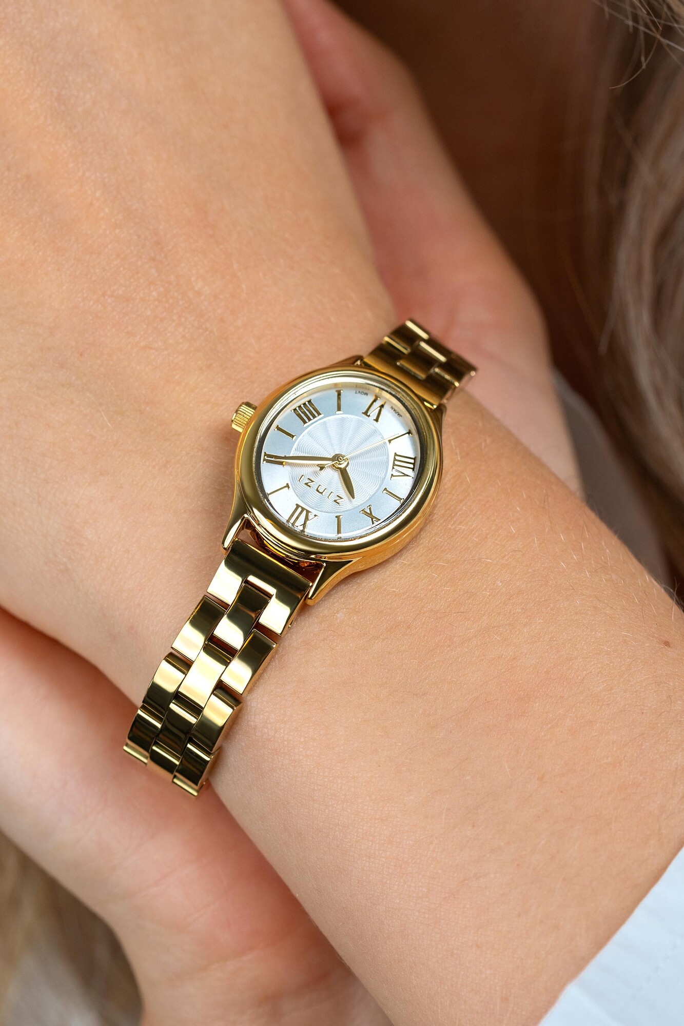 ZINZI Belle Ovale Watch 26mm Silver Colored Dial Gold Colored Case and Stainless Steel Band, Japanese movement ZIW2933