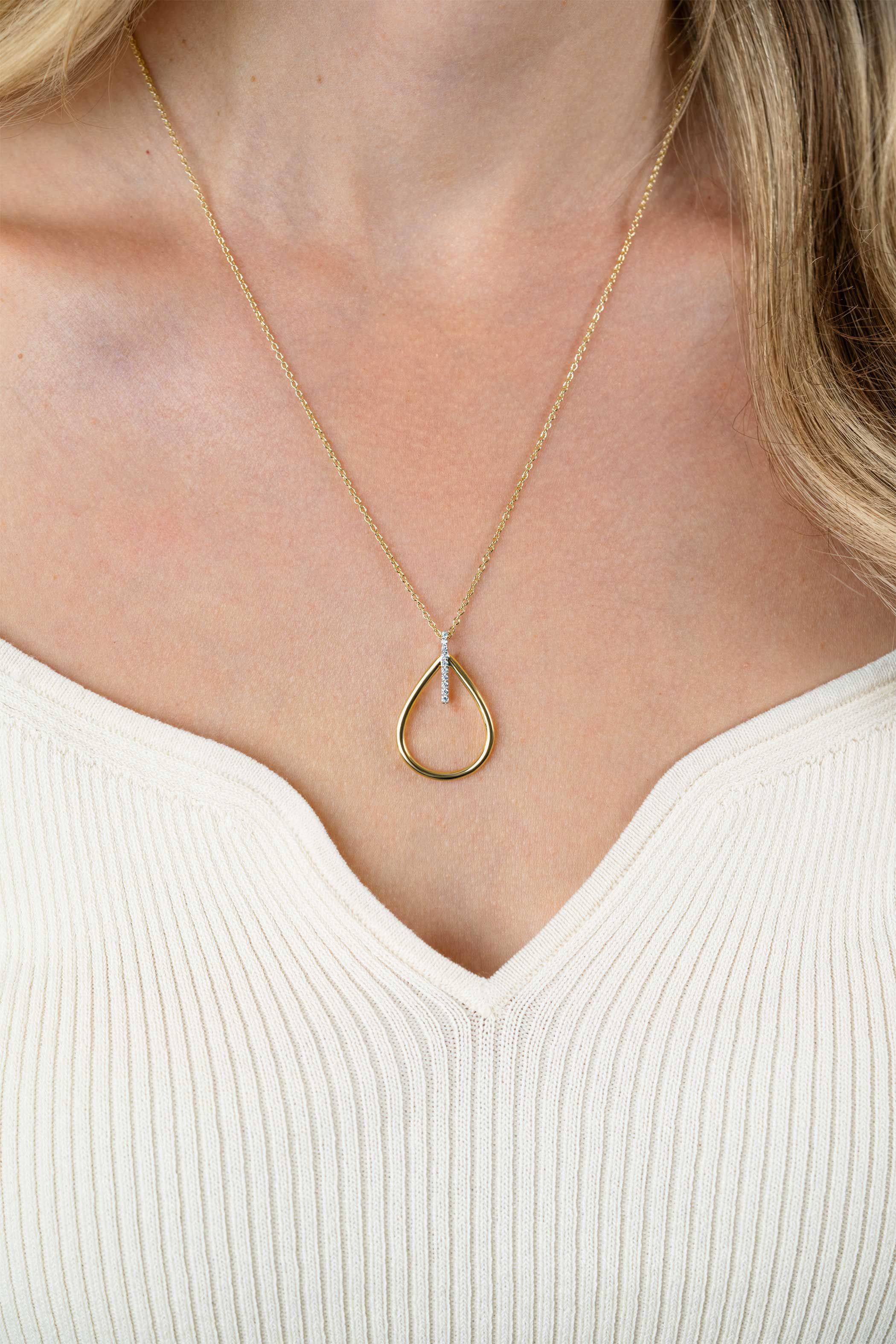 31mm ZINZI gold plated silver oval pendant with luxurious prominent eye, set with white zirconias ZIH2619 (without necklace)