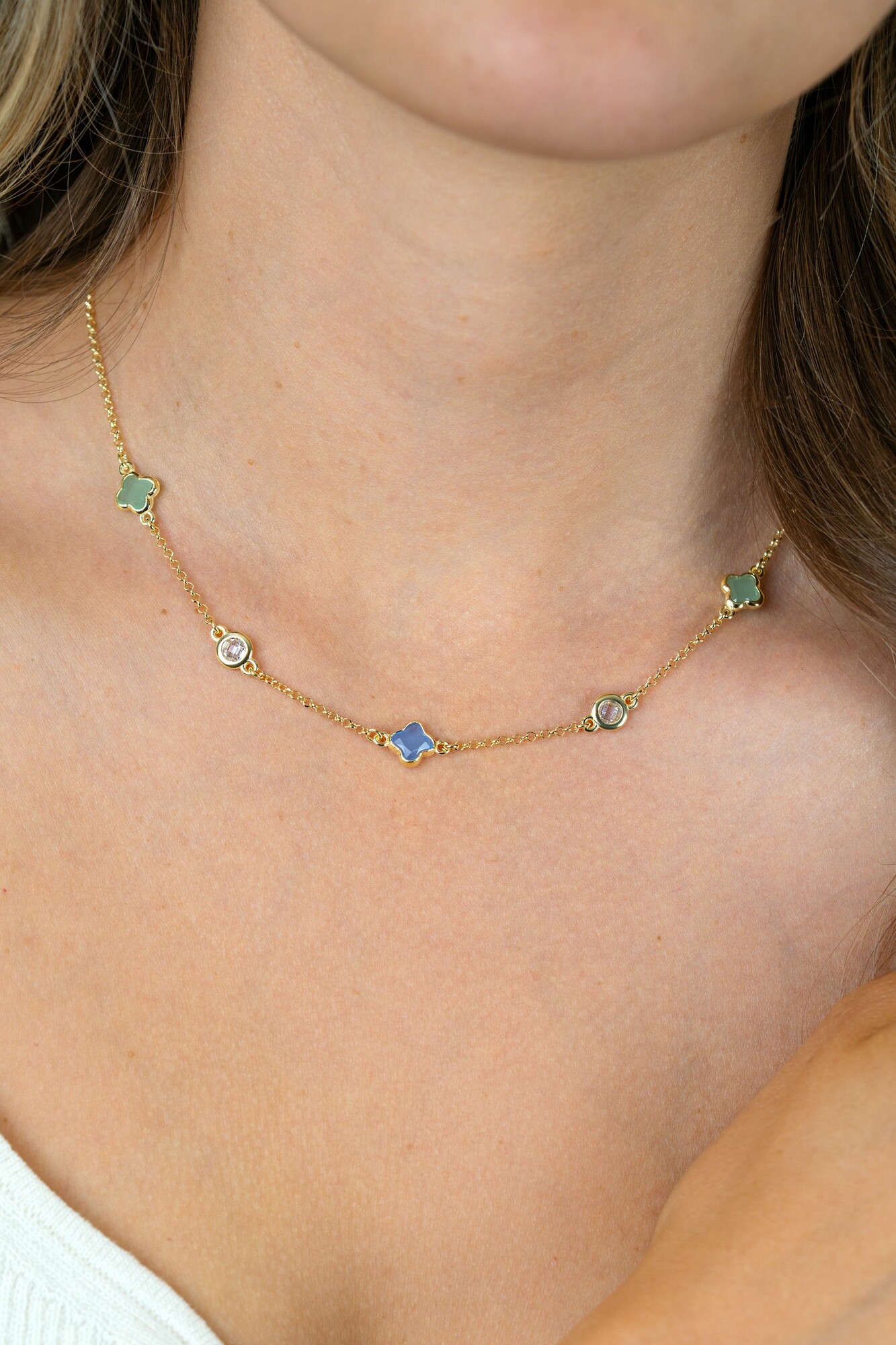ZINZI zlv. collier gg.verg. klavers blauw/groen/zirc