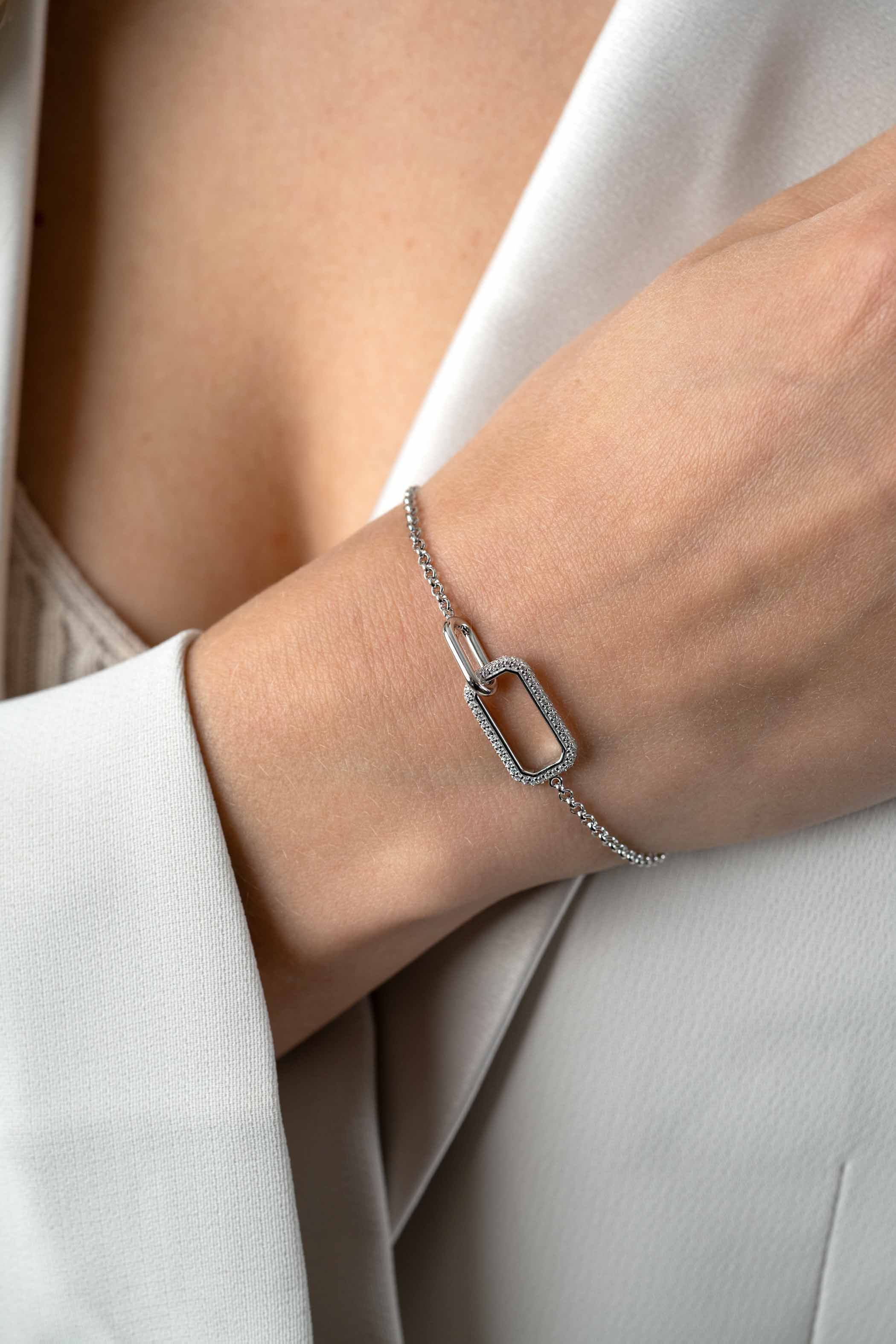 ZINZI Sterling Silver Bracelet with 2 Connected Chains: a Rectangular Chain Set with White Zirconias and a Shiny Oval Chain 16,5-19,5cm ZIA2551