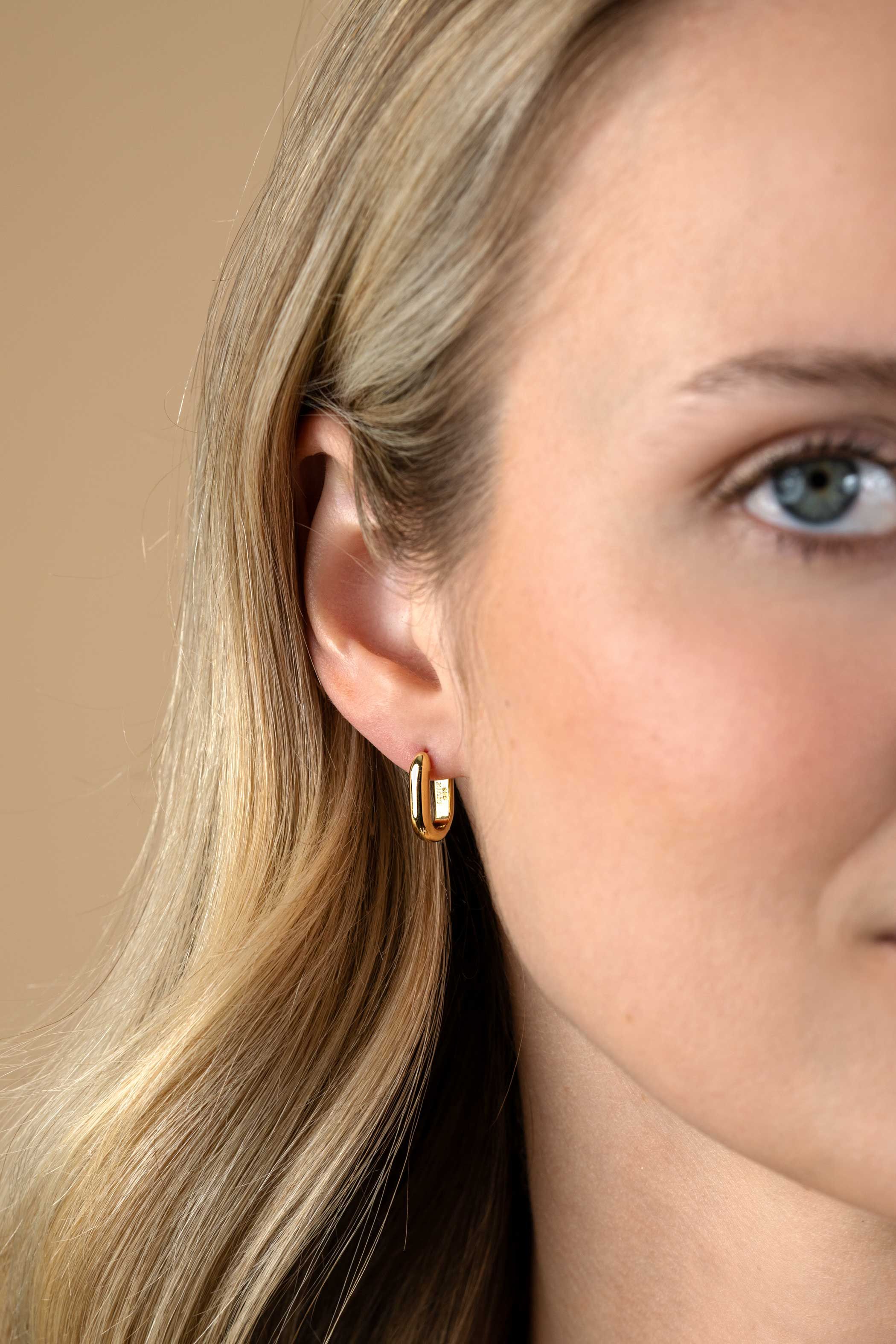 14.5mm ZINZI gold plated silver hoops in oval shape with round tube 3mm wide ZIO2603G