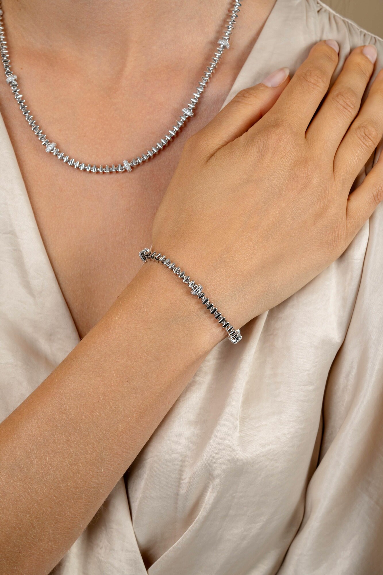 ZINZI silver square link bracelet 6mm wide, alternately set with white cubic zirconias 19cm ZIA2678