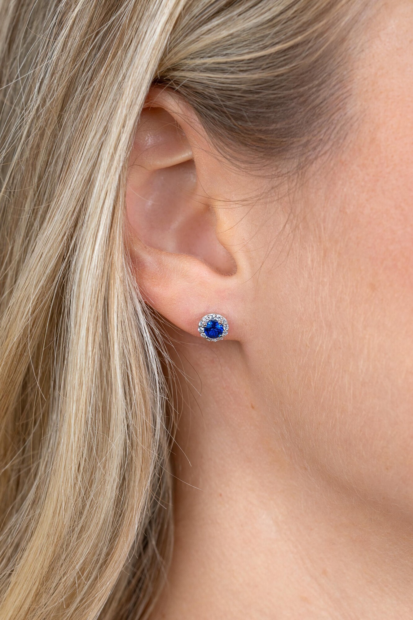 ZINZI zlv. oorknopjes entourage blauw en zirconia's
