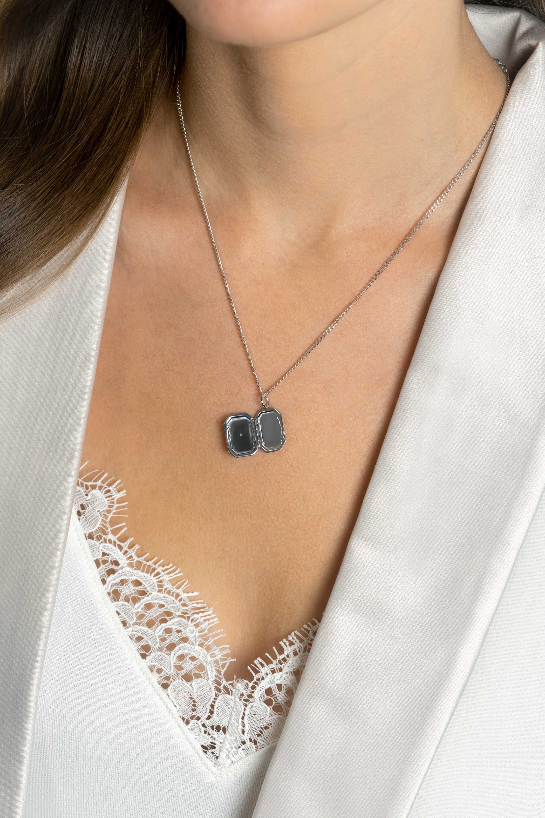 22mm ZINZI Sterling Silver Medallion Rectangle Set with White Zirconia ZIH2425 (excl. necklace)