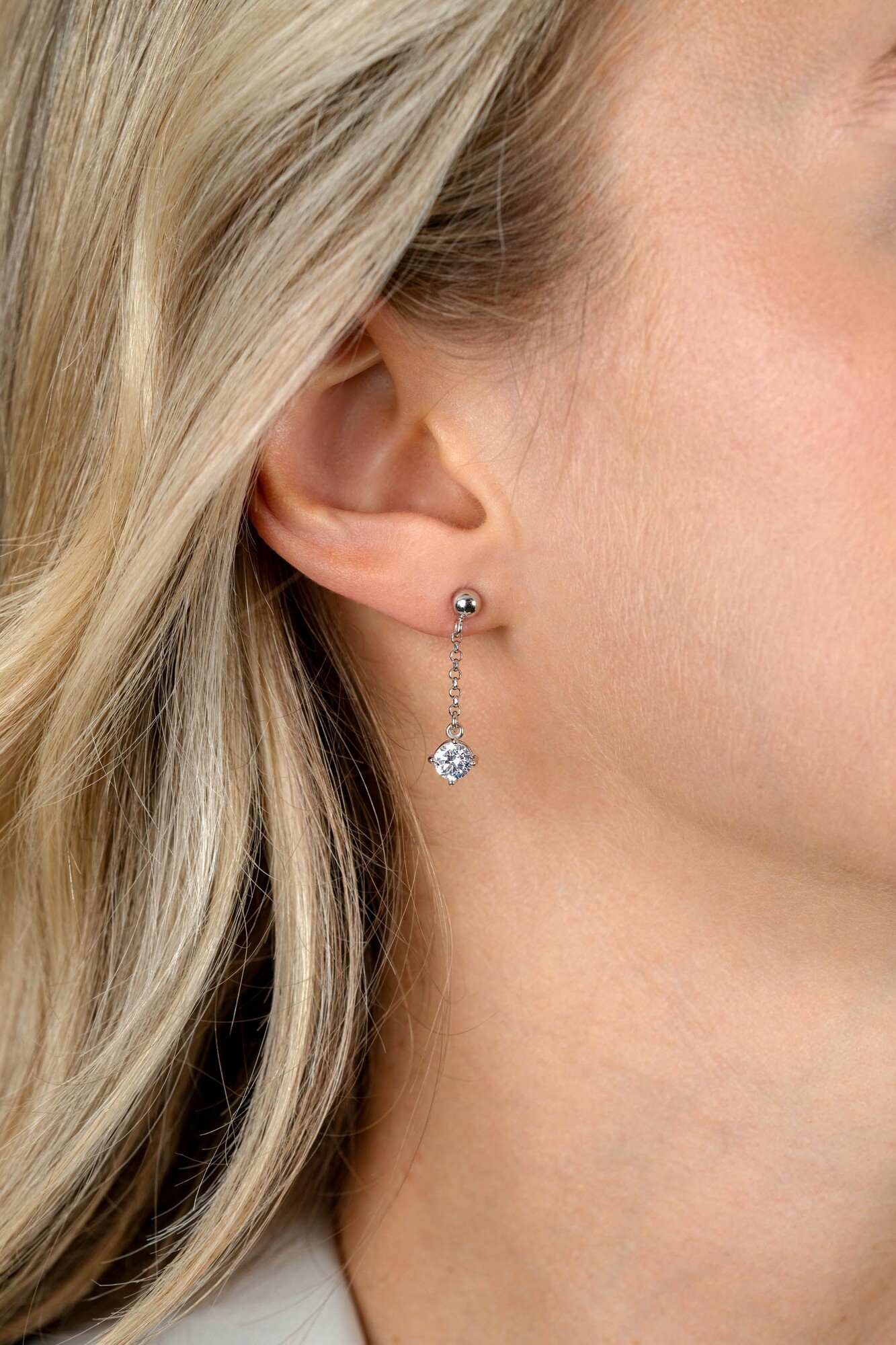 26mm ZINZI silver stud earrings with chain and a dangling round white cubic zirconia ZIO2660