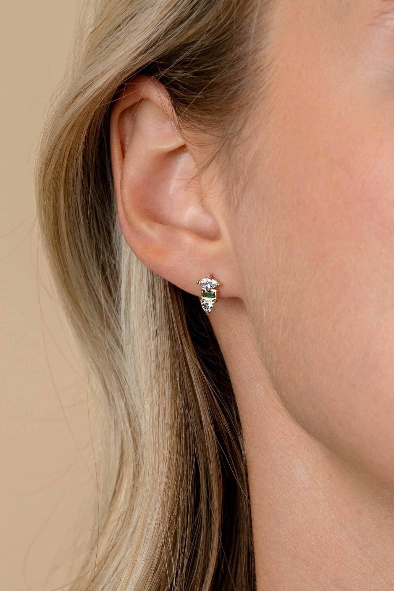 9.5mm ZINZI gold plated silver stud earrings with three different shapes of settings, set with green and white stones ZIO2630G