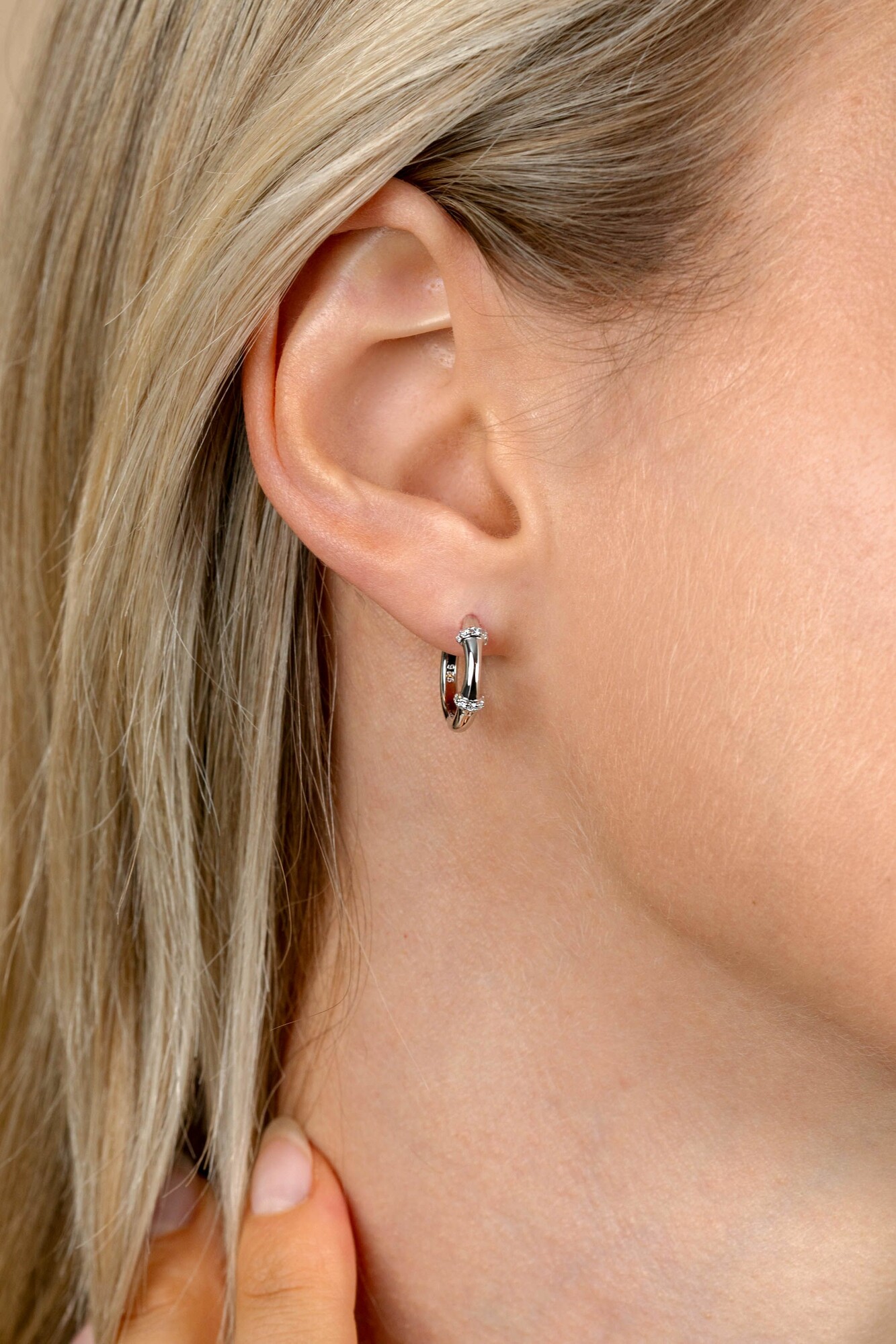 15mm ZINZI silver hoop earrings with bamboo pattern, set with white cubic zirconias and luxury clasp ZIO2687