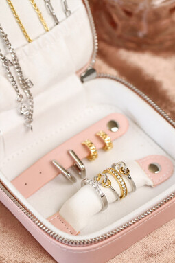 Luxury pink ZINZI jewellery box for travel