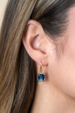 25mm ZINZI gold plated silver earrings with indigo blue stone in four-prong setting ZIO2578

