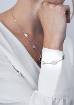 ZINZI zilveren stijlvolle armband met witte, zachtroze en blauwe kleurstenen in trendy vormen ZIA1998