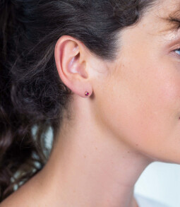 ZINZI zilveren rosé vergulde oorknoppen 4mm rode kleursteen ZIO1177RR