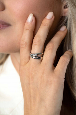 ZINZI zilveren cross-over ring met gladde banen en ronde zettingen met witte zirconia ZIR2571