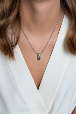 ZINZI zilveren hanger rechthoek met gedraaid effect en witte zirconia's 20mm ZIH2244