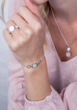 ZINZI zilveren schakel armband rond parelmoer zeshoek wit ZIA2011