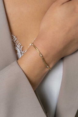 ZINZI Gold Plated Sterling Silver Bracelet with Curb Chains in Different Sizes Combined with 3 Rectangular Baguette Cut Zirconias 17-20cm ZIA2410