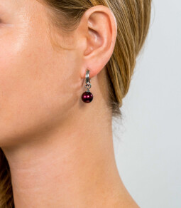 ZINZI zilveren oorbedels parel rond bordeaux rood 10mm ZICH266DR. (zonder oorringen).