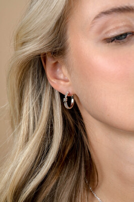 19mm ZINZI silver hoop earrings with playful twist and knot. Luxury clasp ZIO2680