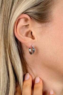 16mm ZINZI silver multi-look hoop earrings with rectangular black cubic zirconia and white cubic zirconia. Luxury clasp ZIO2626Z