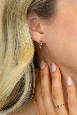 15mm ZINZI Gold Plated Sterling Silver Hoop Earrings with Blue, Purple and Champagne Color Stones in Diamond Shape 15x2mm ZIO2443