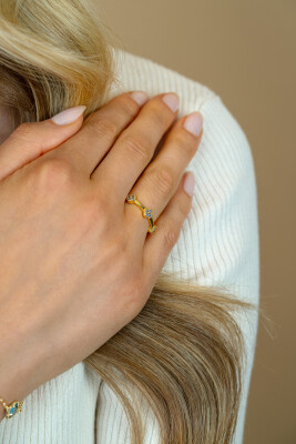 ZINZI zlv. ring gg.verg.l.blauwe klavers rondom mt.62