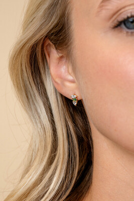 9.5mm ZINZI gold plated silver stud earrings with three different shapes of settings, set with green and white stones ZIO2630G